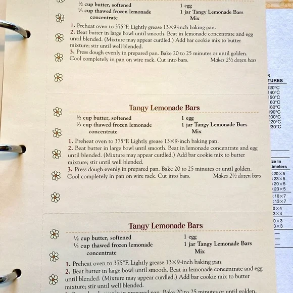 Cookbook: Gifts from a Jar: Cookies, Brownies & Bars Book - Picture 7 of 10